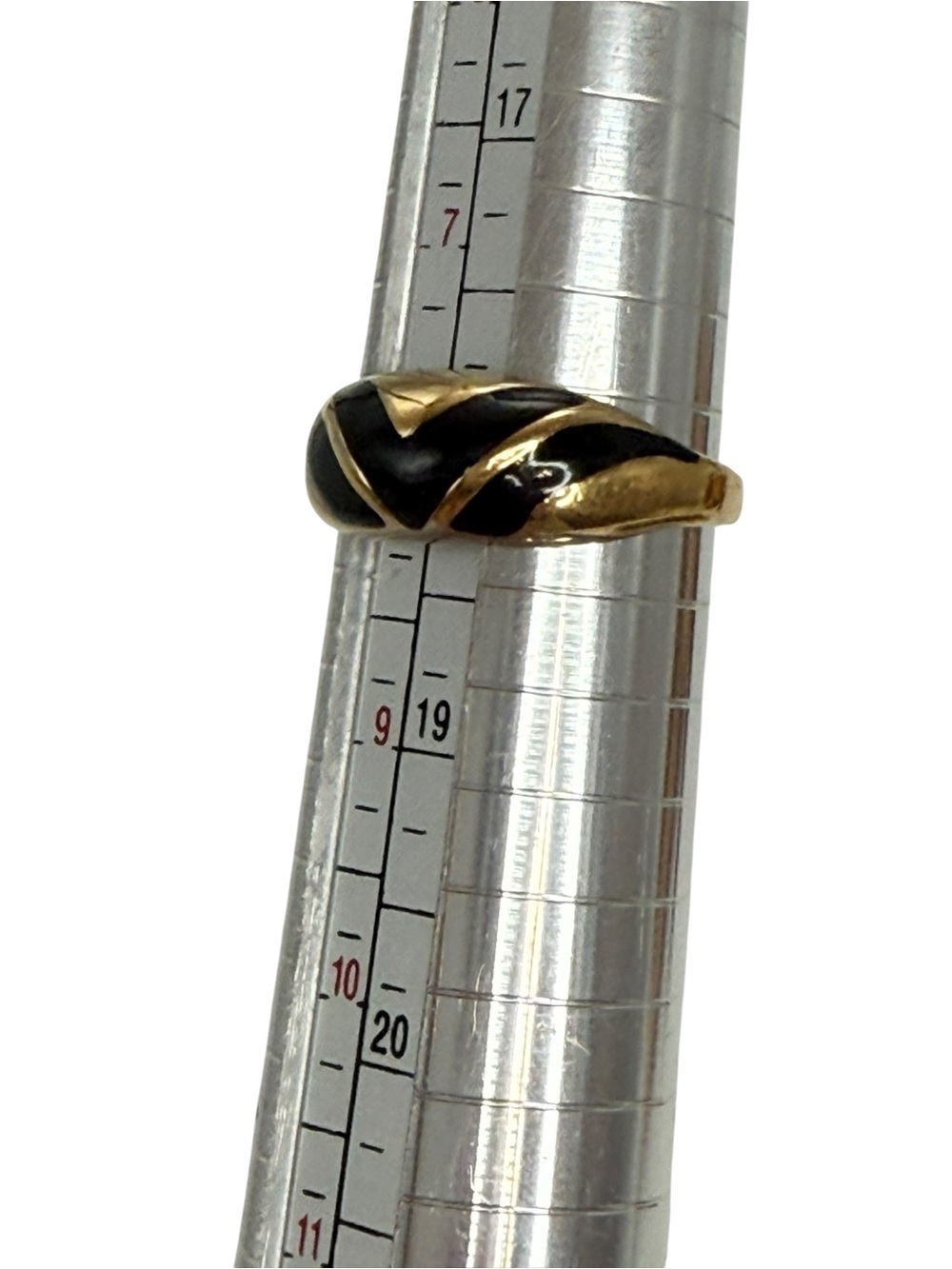 VINTAGE AVON GOLD TONE DOME  RING WITH BLACK ENAMEL